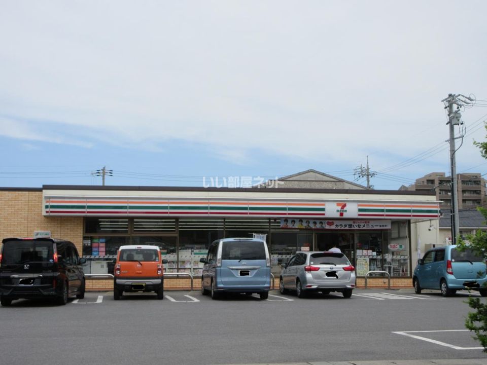 近くのコンビニまで541m（徒歩7分）