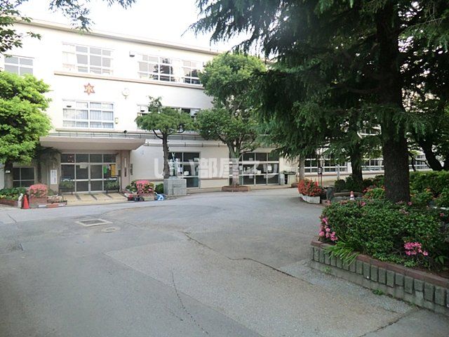 近くの船橋市立葛飾小学校まで1,063m(徒歩14分)