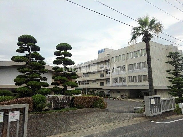 近くの観音寺市立観音寺中学校まで1,487m（徒歩19分）