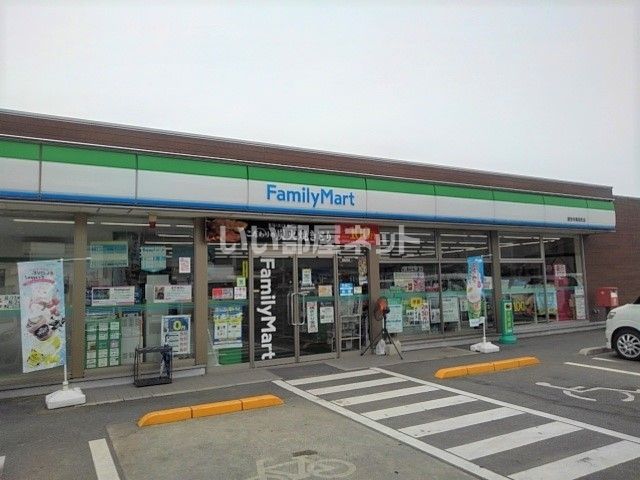 近くのファミリーマート 観音寺高屋町店まで1,877m（徒歩24分）