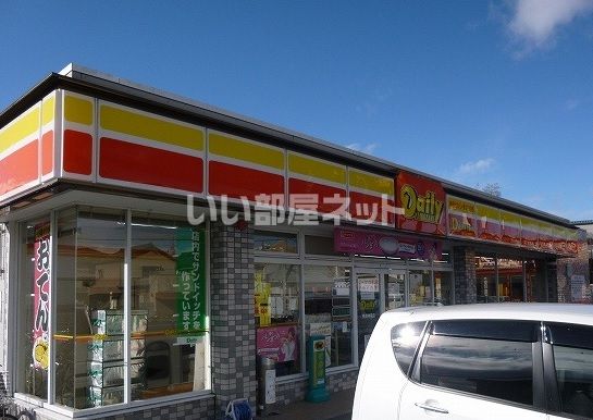 近くのコンビニまで609m（徒歩8分）