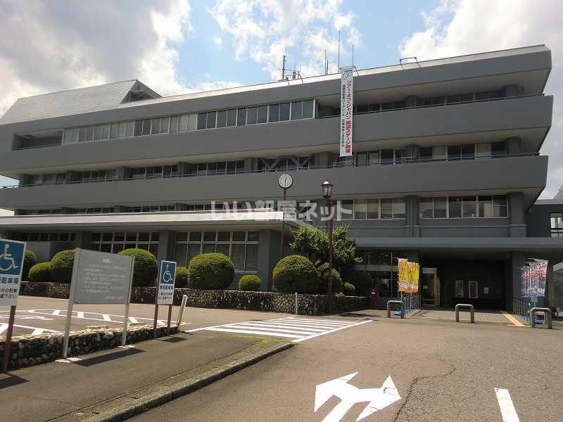 近くの美濃市役所まで783m（徒歩10分）