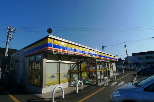 近くのミニストップ島田野田店まで434m（徒歩6分）
