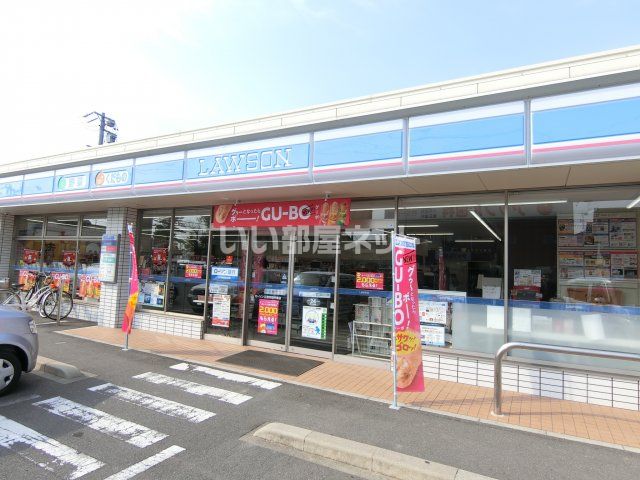 近くのコンビニまで1,361m（徒歩18分）