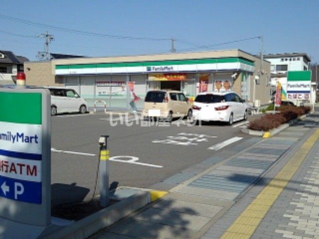 近くのファミリーマート 篠ノ井杵淵店まで108m（徒歩2分）