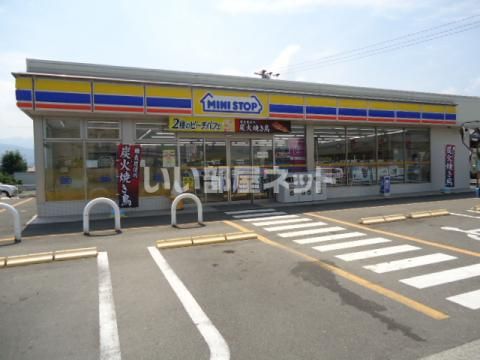 近くのコンビニまで1,245m（徒歩16分）