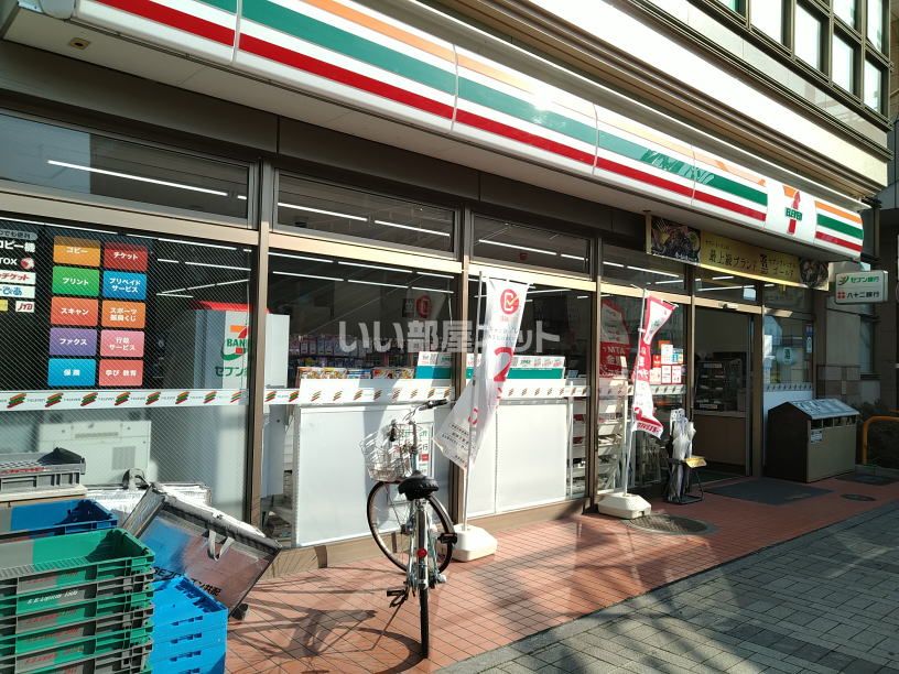 近くのコンビニまで200m（徒歩3分）