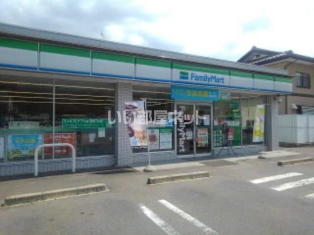 近くのコンビニまで486m（徒歩7分）