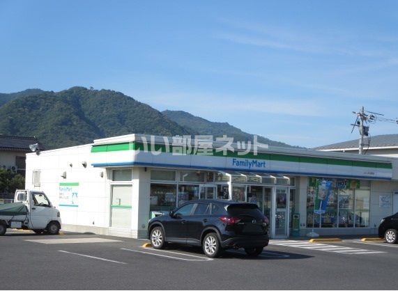 近くのコンビニまで865m（徒歩11分）