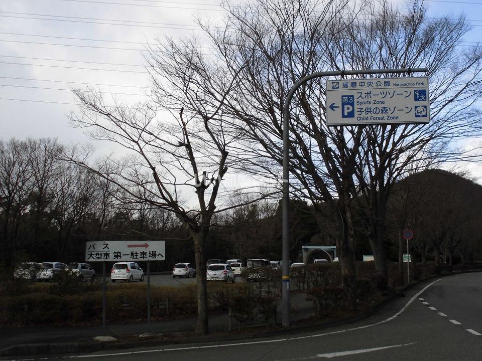 近くの公園まで904m（徒歩12分）