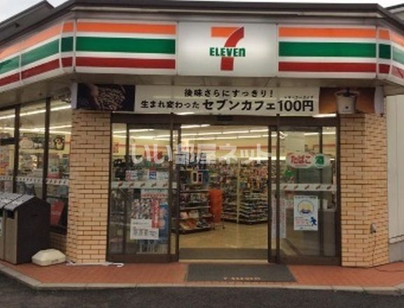 近くのコンビニまで770m（徒歩10分）