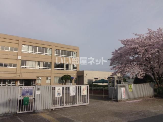 近くの宇治市立岡屋小学校まで757m（徒歩10分）