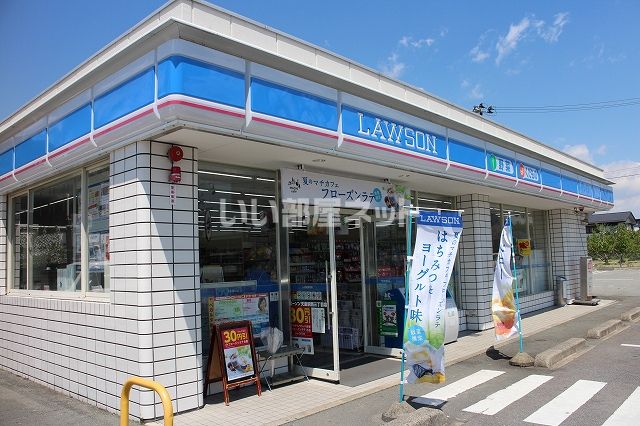 近くのコンビニまで1,173m（徒歩15分）