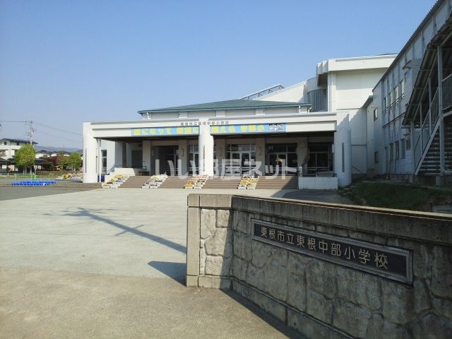 近くの小学校まで1,158m（徒歩15分）