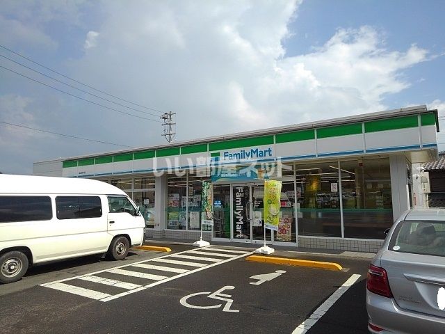 近くのコンビニまで3,179m（徒歩40分）