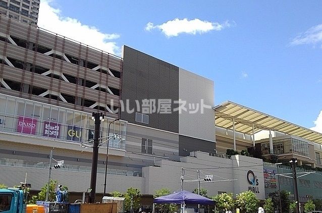 近くのあべのキューズモールまで949m（徒歩12分）