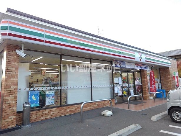 近くのコンビニまで1,110m（徒歩14分）