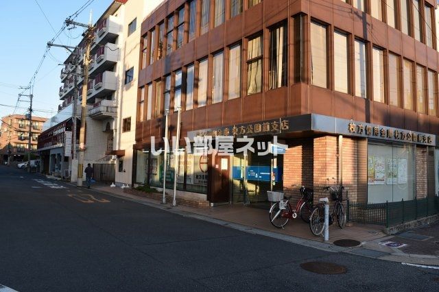 近くの銀行まで564m（徒歩8分）