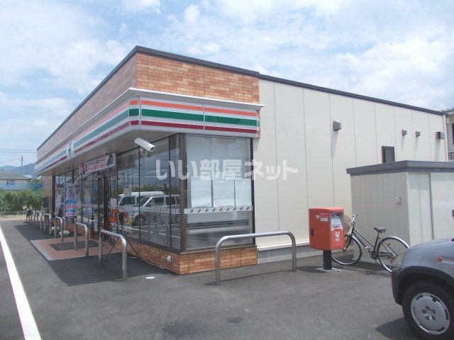 近くのセブンイレブン会津本郷店まで400m（徒歩5分）