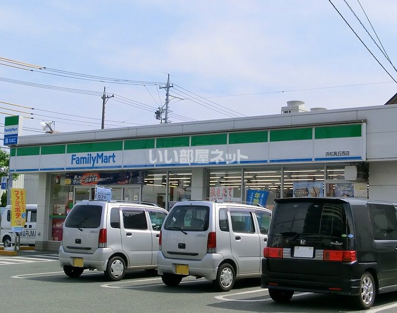 近くのコンビニまで775m（徒歩10分）