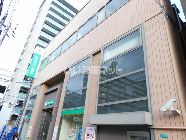 近くの銀行まで576m（徒歩8分）
