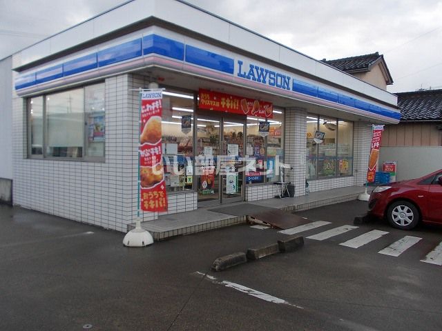 近くのコンビニまで505m（徒歩7分）