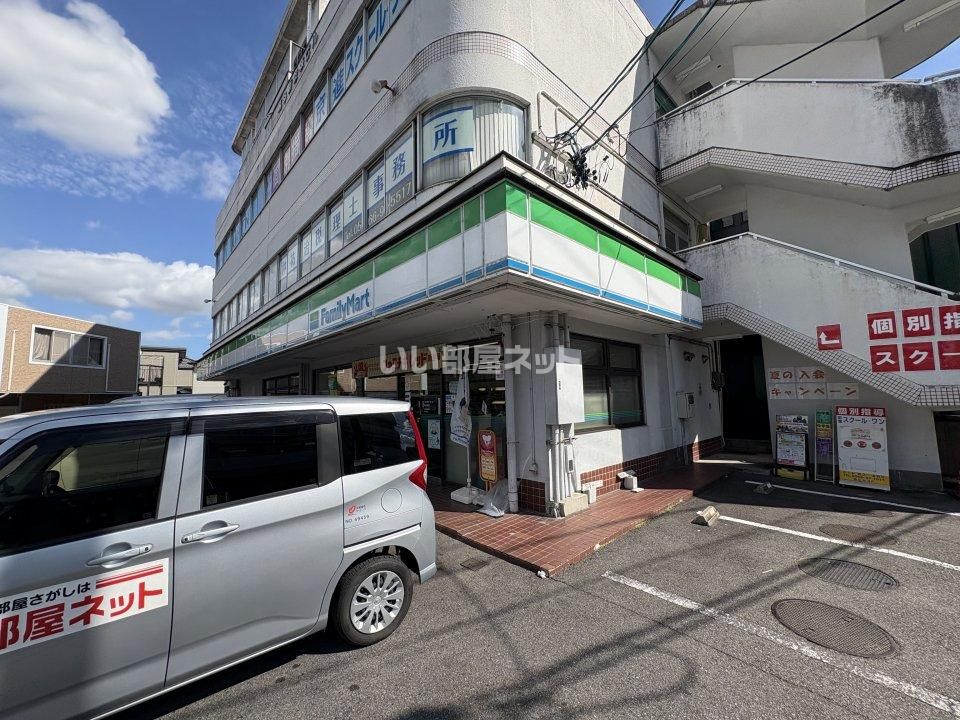 近くのコンビニまで766m（徒歩10分）