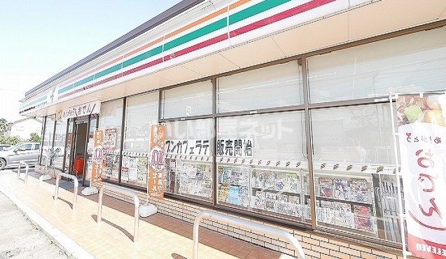 近くのコンビニまで185m（徒歩3分）