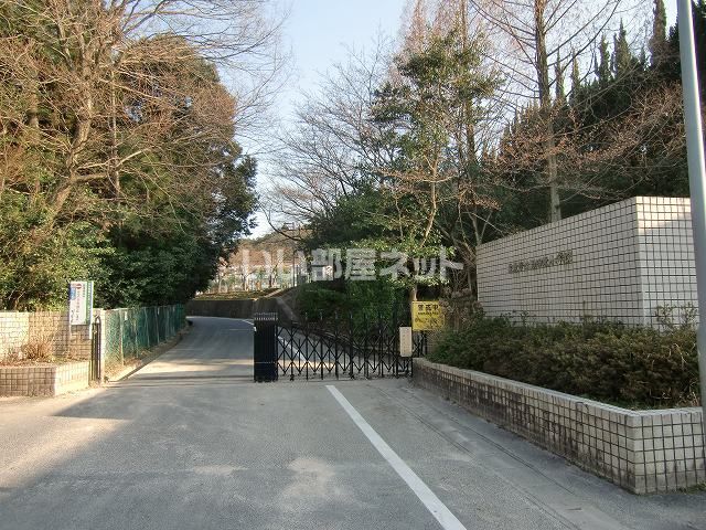 近くの栗東市立治田東小学校まで1,494m(徒歩19分)