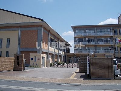 近くの草津市立渋川小学校まで1,340m(徒歩17分)