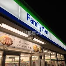 近くのファミリーマート桜川白井店(サイクルサポートステーション)まで579m（徒歩8分）