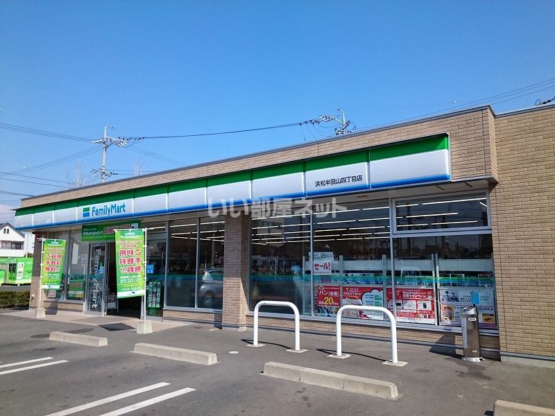 近くのコンビニまで1,040m（徒歩13分）