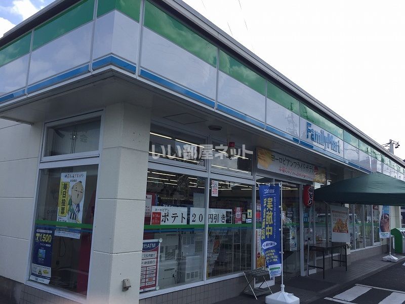 近くのコンビニまで623m（徒歩8分）