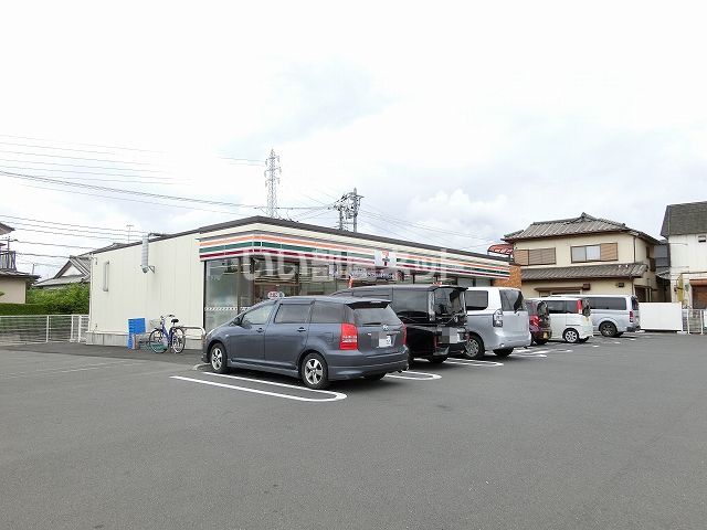 近くのコンビニまで805m（徒歩11分）