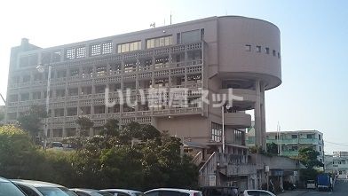 近くの南風原町役場まで1,197m(徒歩15分)