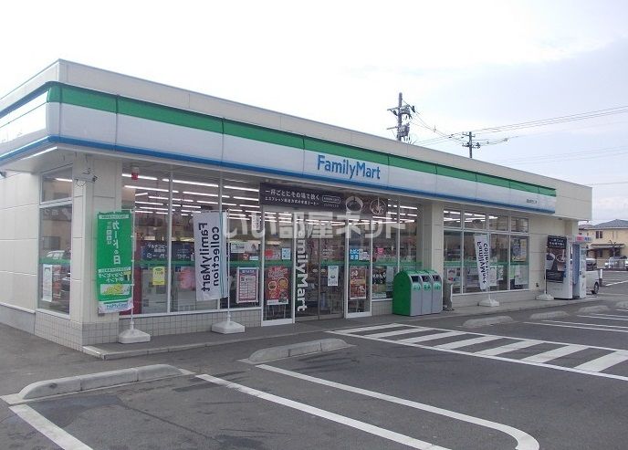 近くのコンビニまで449m（徒歩6分）