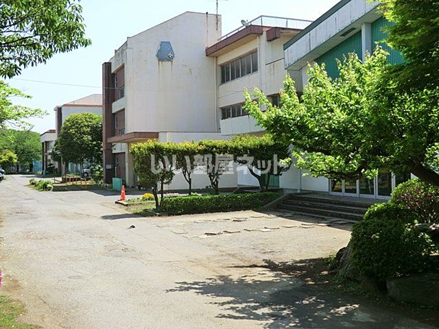 近くの八千代市立米本南小学校まで1,656m（徒歩21分）