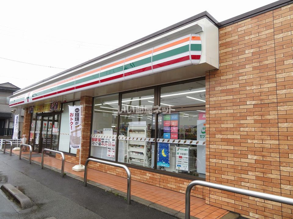 近くのコンビニまで105m（徒歩2分）