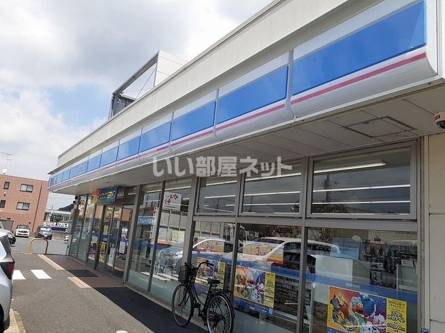 近くのコンビニまで422m（徒歩6分）