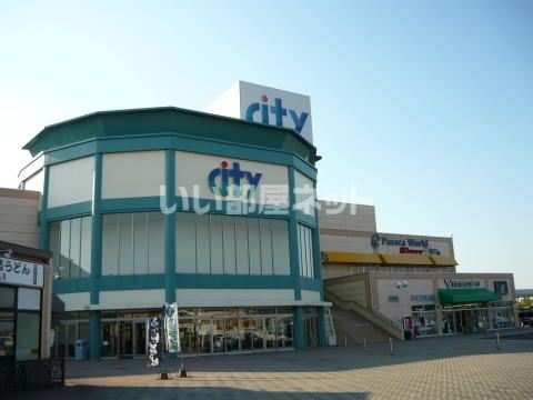 近くの施設まで635m（徒歩8分）