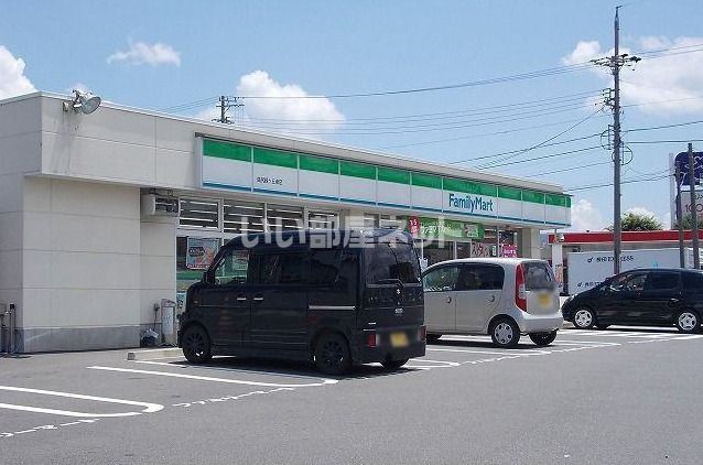 近くのコンビニまで679m（徒歩9分）