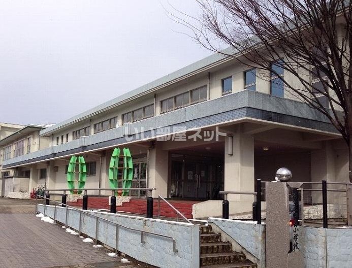 近くの福島市立野田小学校まで758m(徒歩10分)