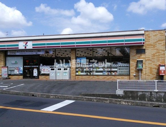 近くのコンビニまで320m（徒歩4分）