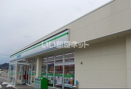 近くのコンビニまで2,414m（徒歩31分）