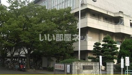 近くの大学・短大まで2,183m（徒歩28分）