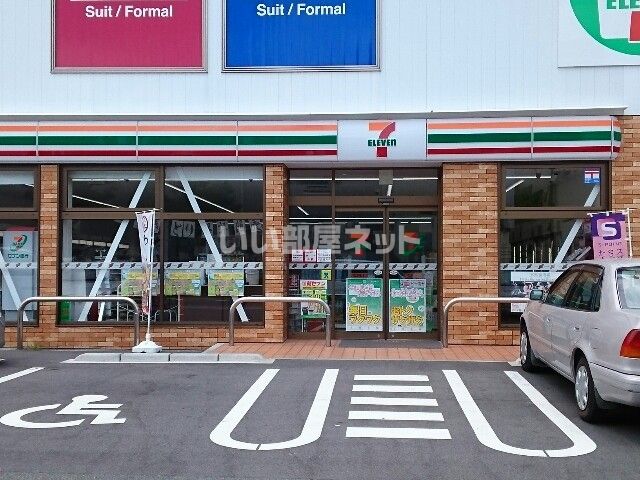 近くのセブンイレブン 松井山手店まで521m（徒歩7分）