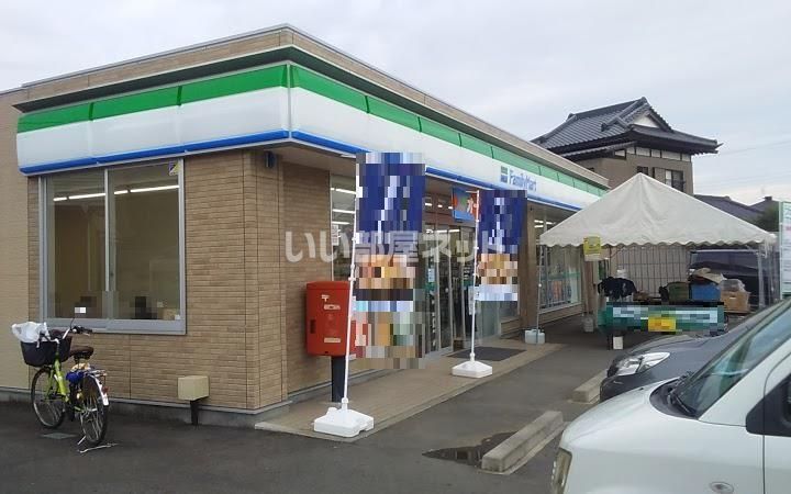 近くのファミリーマート　小美玉玉里店まで2,043m（徒歩26分）