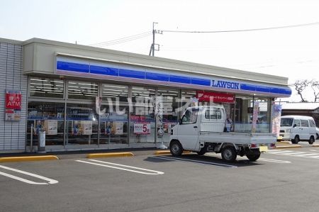 近くのコンビニまで253m（徒歩4分）