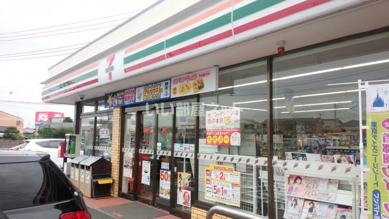 近くのコンビニまで1,555m（徒歩20分）