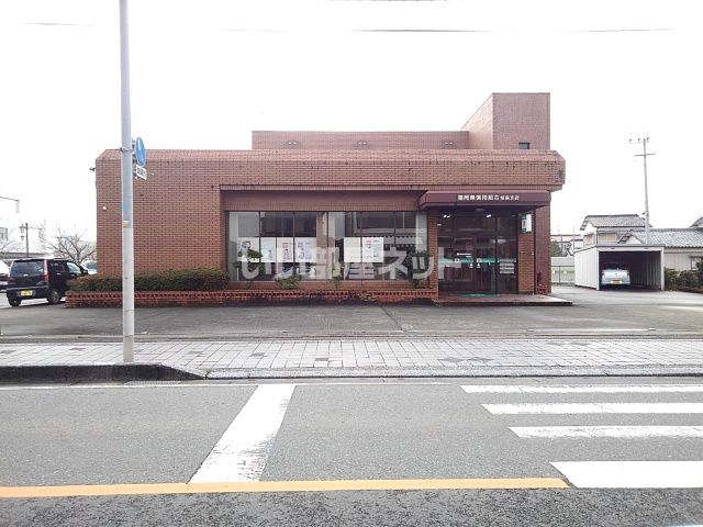 近くの銀行まで142m（徒歩2分）